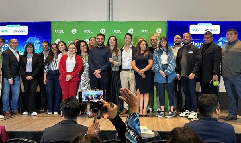 Participantes del Hackathon Universitario Utel